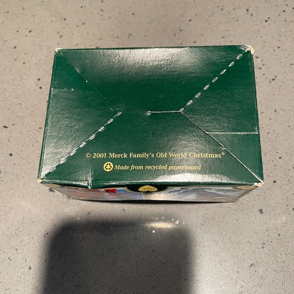 Vintage Merck Family's Old World sand dollar glass ornament - Picture 3 of 6